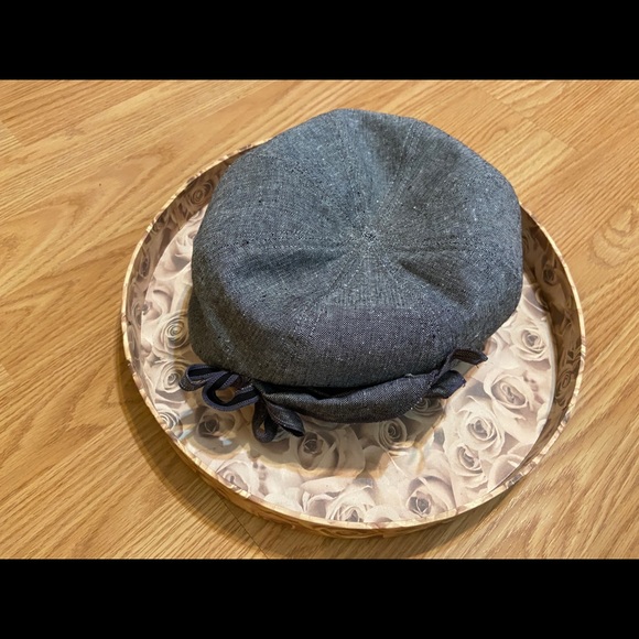 De Lux grey hat with bow - Picture 2 of 16